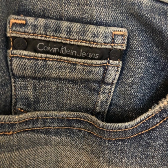 NWT Calvin Klein Button Fly Distressed High Rise - Picture 8 of 8